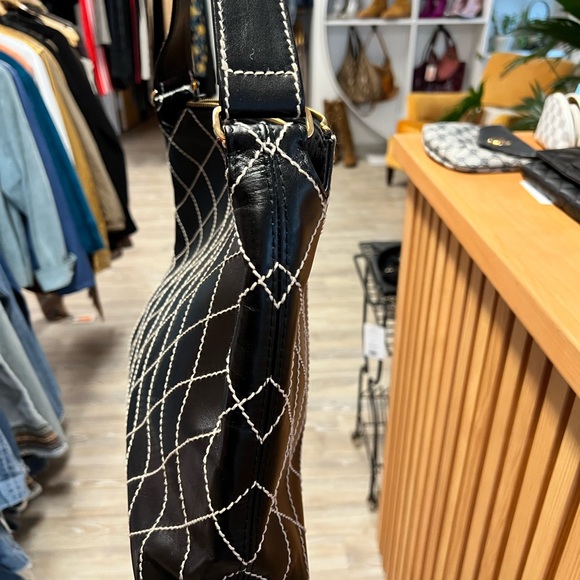 Chanel black leather bag with stitching - Picture 13 of 13